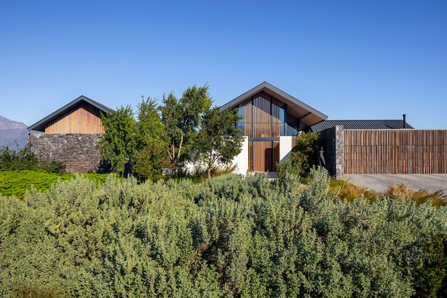 Winelands Villa / ARRCC + SAOTA - Exterior Photography, Houses, Garden, Facade