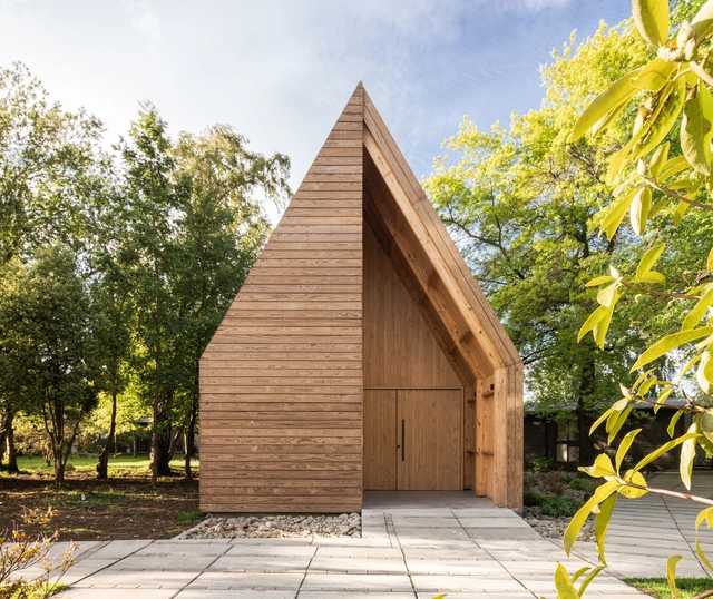 Capilla Clínica Alemana Osorno / AM Arquitectura - Fotografía exterior, Capilla, Puerta, Fachada