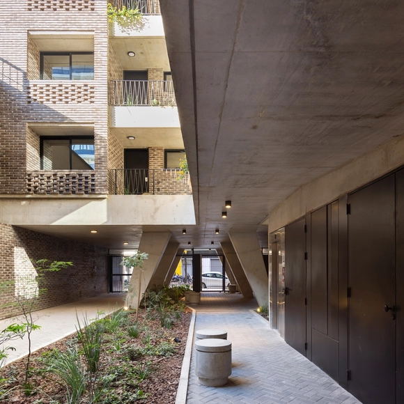 Edificio RZ1248  / CMS arquitectas - Fotografía interior, Residencial, Patio interior, Fachada