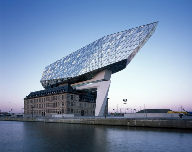 Contraste o armonía: la estética de las adaptaciones modernas a los edificios históricos - Imagen Principal