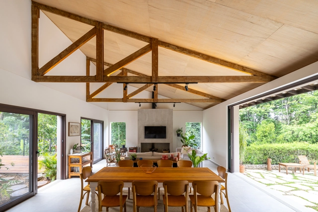House of Trusses/ Rocco Arquitetos - Interior Photography, Renovation, Deck, Beam, Facade, Door, Table, Chair