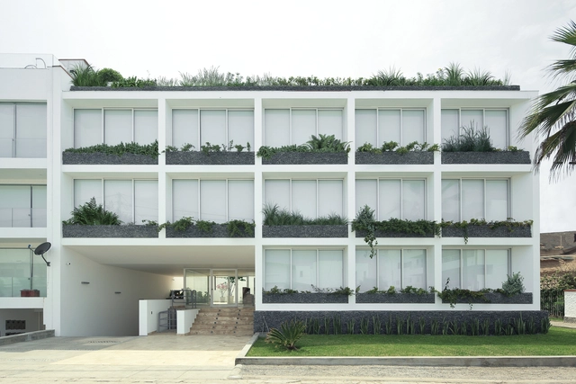 Edificio Abeja / Martin Dulanto - Fotografía exterior, Apartamentos, Patio interior, Puerta, Fachada, Balcón