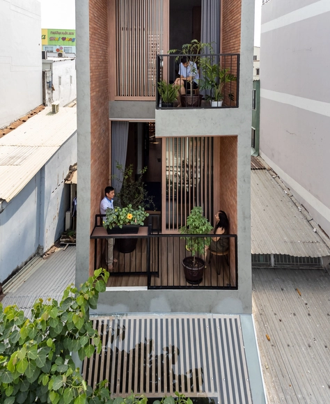 House 3,5 x 17 / Story Architecture - Exterior Photography, Houses, Courtyard, Facade, Handrail, Stairs, Balcony