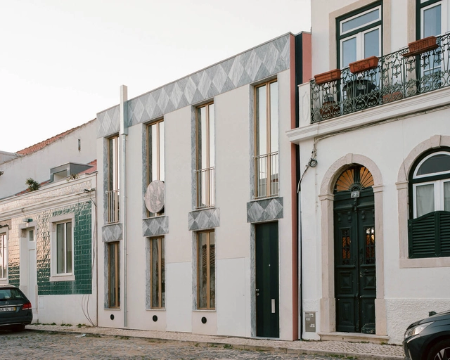  Casa Sem Ideia / fala - Fotografia de Exterior, Renovação, Porta, Fachada, Arco