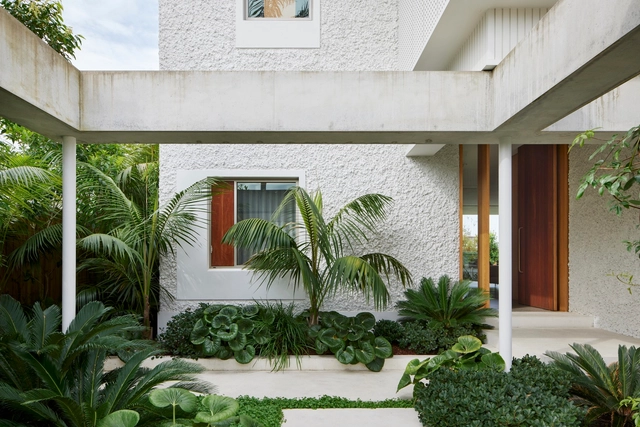 Long Reef House / CHROFI - Exterior Photography, Houses, Garden, Door, Facade
