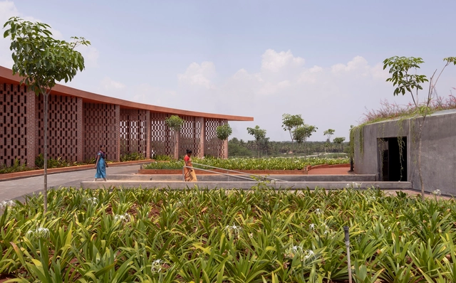 Memorial Dr. Vishnuvardhan / M9 Design Studio - Fotografía exterior, Centro Cultural, Jardín, Fachada