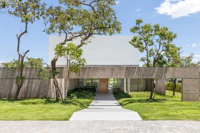 Residência RRD 04 / Paulo Henrique Paranhos - Fotografia de Exterior, Casas, Jardim, Fachada, Porta, Arco