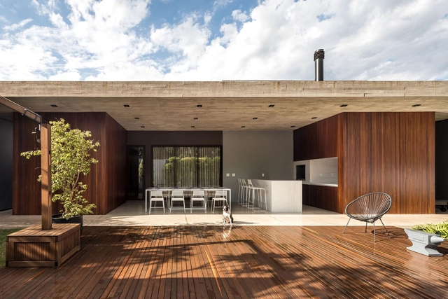 Spring House / Salamanca Arquitetos - Exterior Photography, Renovation, Patio, Facade, Door, Chair