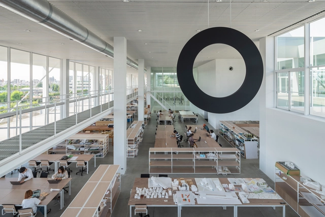Universidad Nagoya Zokei / Riken Yamamoto - Fotografía interior, Universidad, Fachada, Barandas