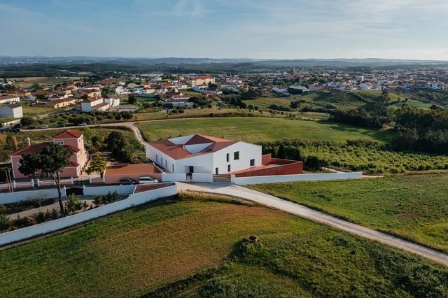屋顶躺平，山谷之家 / Volume Architecture Lisbon Studio - 建筑图, 独立住宅