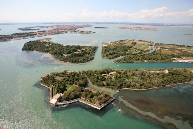 New York, Milan, and Venice Amongst Participants in C40's Reinventing Cities Competition 2024 - Featured Image