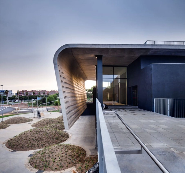 Tanatorio Viladecans  / BJ Arquitectes Associats - Espacios De Culto