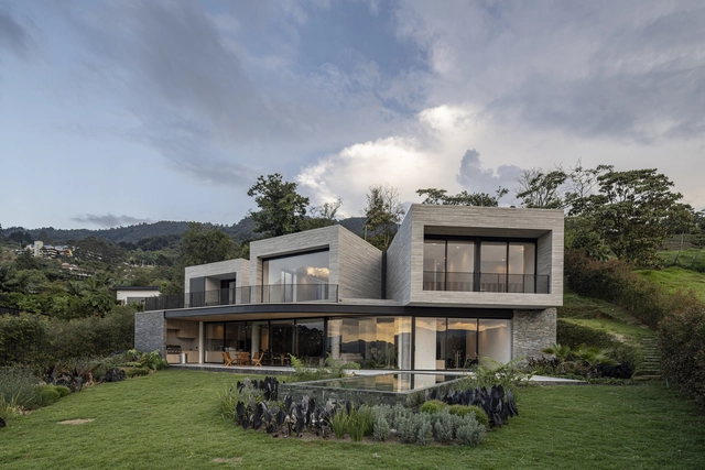 Casa Cerrovento / Alejandro Restrepo Montoya + EstudioCentral - Fotografía exterior, Casas, Fachada