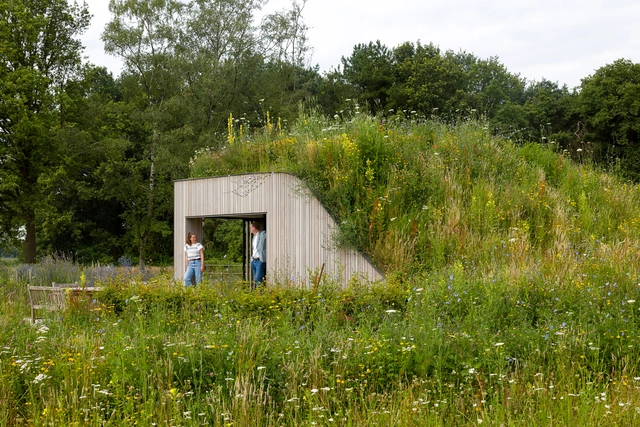 The House Under the Ground / WillemsenU - Houses