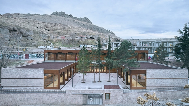 Escuela Primaria de Sille / TEGET - Escuelas