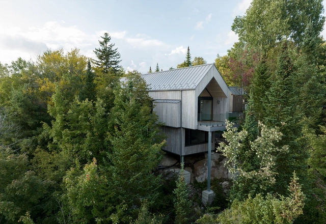 Casa Papillon / RobitailleCurtis - Fotografía exterior, Casas, Fachada, Bosque