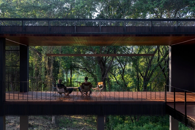 Casa Jomthong Raintree / Sher Maker - Fotografía exterior, Casas, Cierros