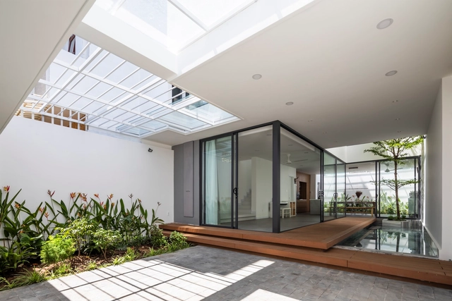 Banh Duc House / Space Design Archgroup - Houses