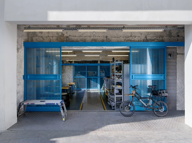 Spoke Beverage Room / 一岸建筑 - 室内图, 咖啡馆, 表皮, 门