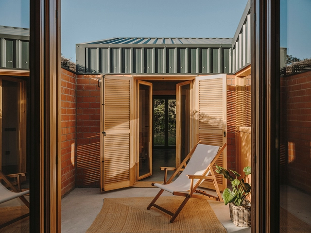 Cerramientos móviles de madera: Protección solar en casas de España - Imagen Principal