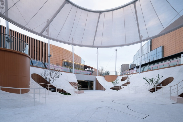 Patio flotante - Remodelación de plaza de entrada subterránea / Deep Origin Lab - Paisaje Y Arquitectura