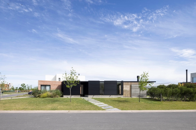 Casa J / Pirca Arquitectura - Casas