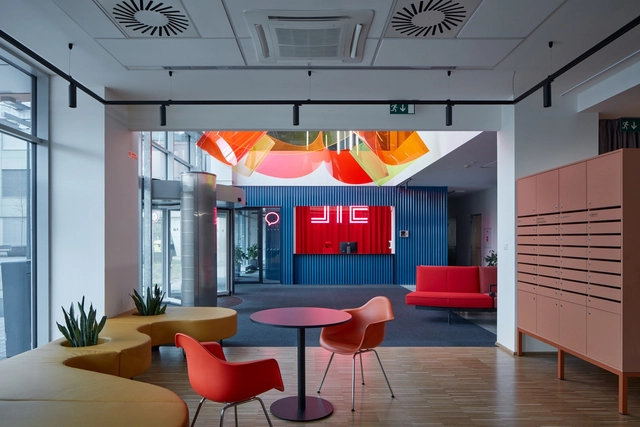 16 Multi-Colored Office Spaces That Use Chromaticism to Organize and Inspire Their Workforce - Featured Image