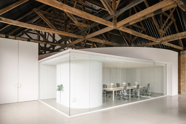 Wentz Furniture Studio / Marina Miot Arquitetura - Interior Photography, Store, Kitchen, Beam, Facade, Table, Chair