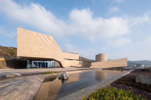 Daya Bay Nuclear Power Science and Technology Museum / E+UV Architecture + Huayi Design - Museum