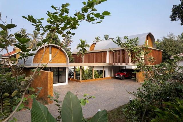 The Stoic Wall Residence / LIJO RENY architects - Houses