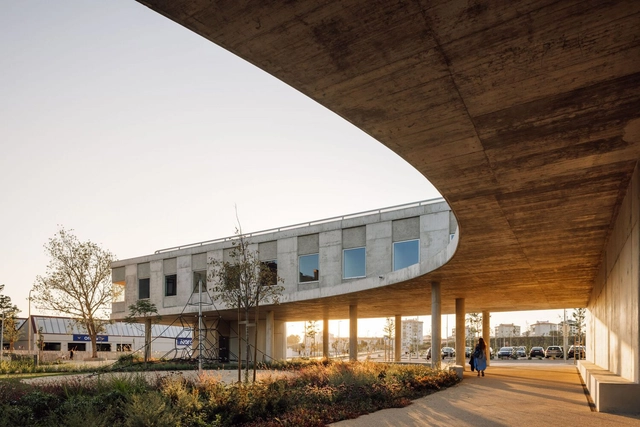  Carcavelos Health Complex  / Simão Botelho + Studio-J + Duoma - Exterior Photography,  Healthcare Center, Facade