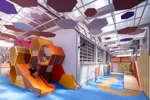 Playground Colégio Santa Dorotéia / MOBIO Arquitetura - Fotografia de Interiores, Escolas, Fachada, Escada
