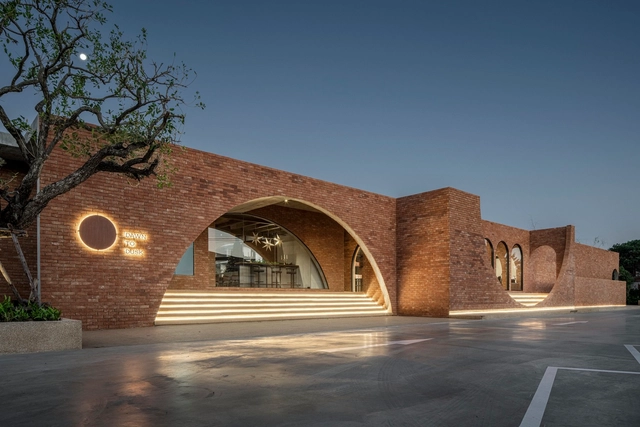 DAWN to DUSK Restaurant / TOUCH Architect - Restaurant