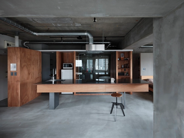 G Apartment Renovation / Yoshiteru Kishida + IIIRDPROJECT - Interior Photography, Apartment Interiors, Kitchen, Door, Table