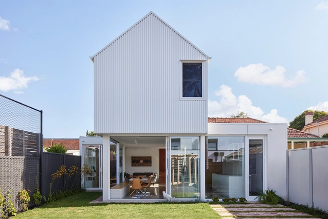 Kiddy Kitty Court House / Kuzman Architecture - Exterior Photography, Extension, Door, Facade