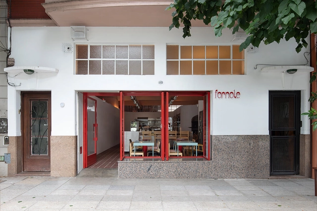 Fornole Pizza / Florencia Rissotti Arq - Fotografía interior, Comida Rápida, Puerta, Fachada, Sillas