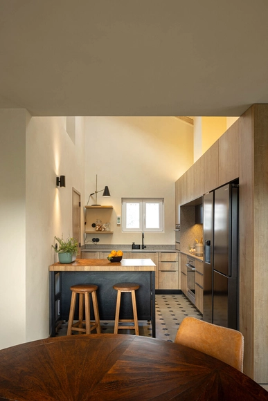 Casa de Sintra / Tsou Arquitectos  - Fotografia de Interiores, Casas, Cozinha, Viga, Mesa, Bancada, Cadeira
