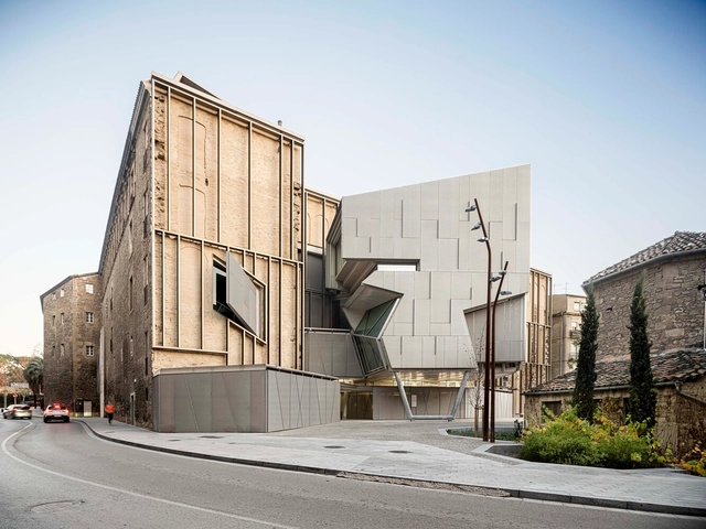 Fachada de acceso del Museo del Barroco de Cataluña/ David Closes - Fotografía exterior, Ampliación, Fachada
