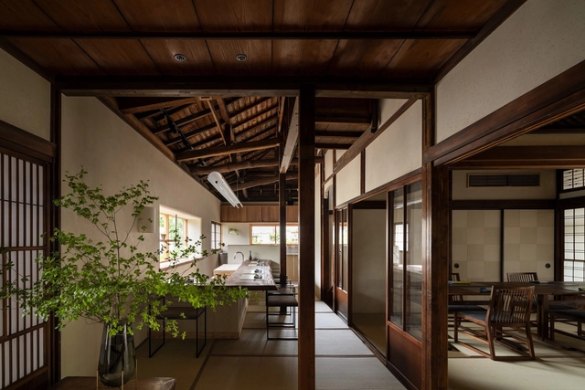 Restaurante Washoku Itagaki / Buttondesign - Fotografia de Interiores, Restaurante, Fachada, Viga, Porta, Mesa