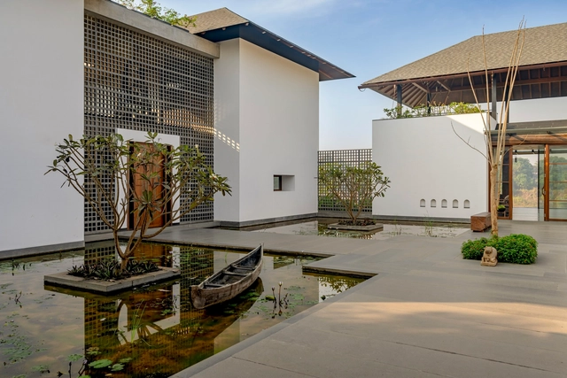Casa Nirmal Van / Design Work Group - Casas