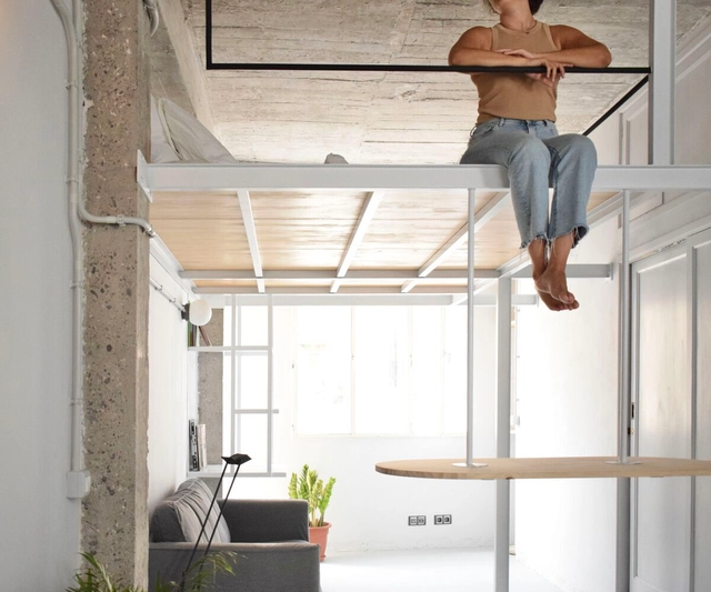 Altillos en España: 10 interiores de apartamentos que aprovechan espacios en altura - Imagen Principal