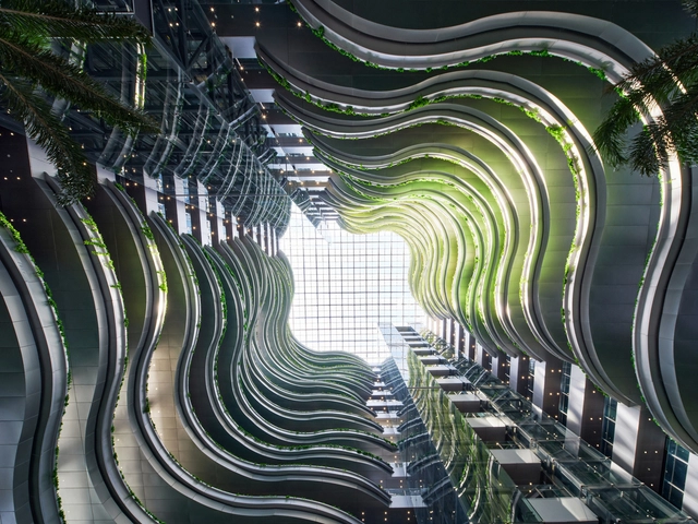 15 edificios de oficinas con espacios verdes para mejorar el bienestar y la productividad - Imagen Principal