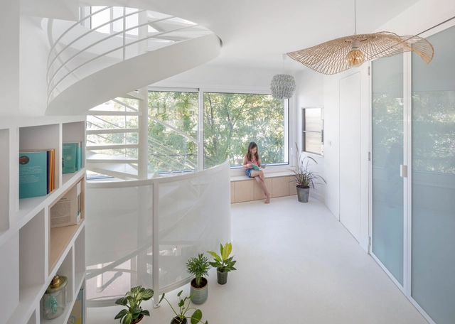 Escaleras helicoidales en París: belleza, funcionalidad y romanticismo - Imagen Principal