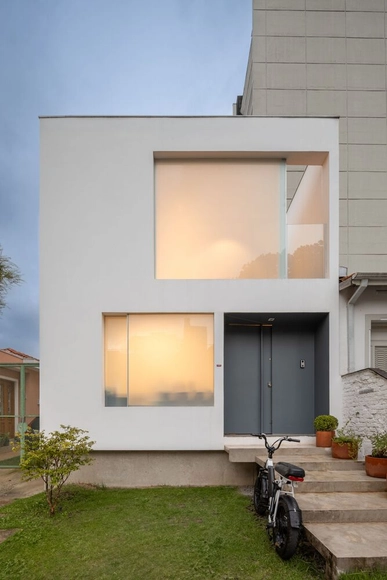 Residência FN Pinheiros / Ponto de Apoio - Fotografia de Exterior, Casas, Porta