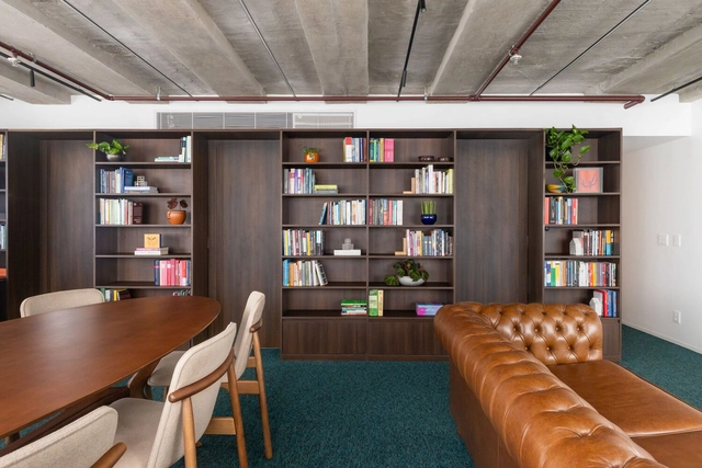 Escritório Schmidt Praxedes Advocacia / CoDA Arquitetura - Fotografia de Interiores, Interiores De Escritórios, Mesa