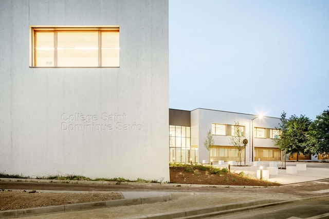  Saint Dominic Savio High School &  Gymnasium / Atelier Tequi Architects - Exterior Photography, High School, Facade