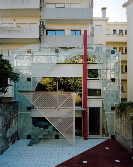 Casa Ondas de Vidro e Nuvens de Metal / fala - Reabilitação