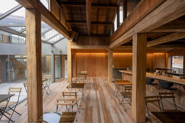 Undept Coffee and Bar / Studio ELTM - Interior Photography, Coffee Shop, Beam, Door, Table, Chair