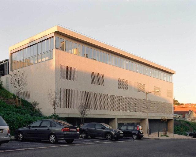 Unidade de Higiene Urbana de Belém / FORA Arquitectos - Fotografia de Exterior, Infraestrutura, Fachada
