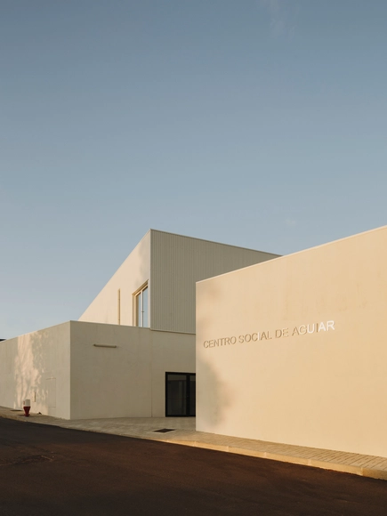 Centro Social de Aguiar / Pereira Miguel Arquitectos - Centro Cultural